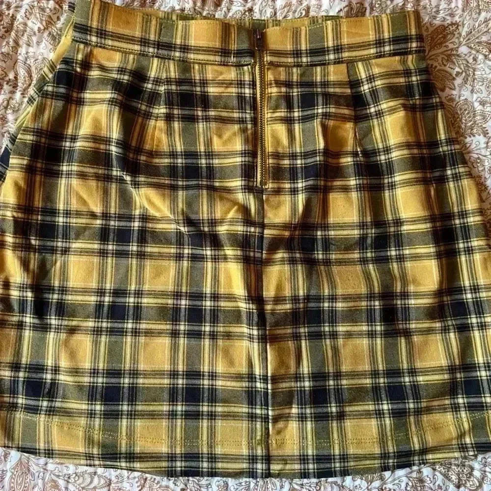 Hollister Women’s Small Y2K Preppy Yellow and Black Plaid Mini Skirt - Picture 6 of 6